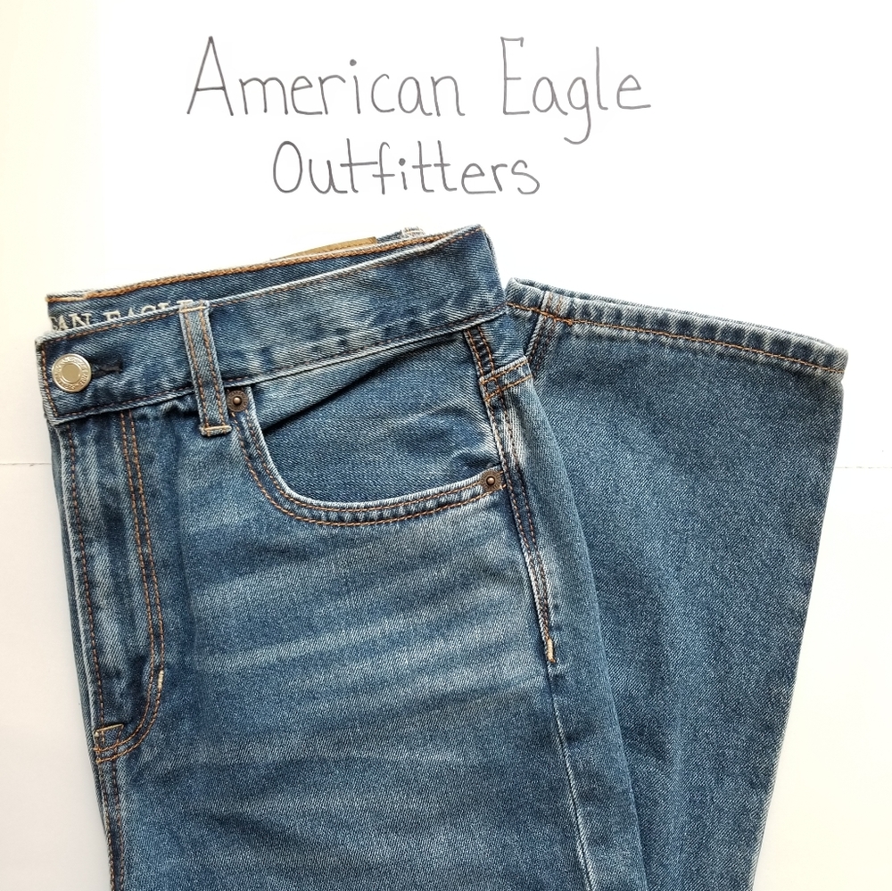 American Eagle Mom Jean, Size 10 and medium blue wash denim